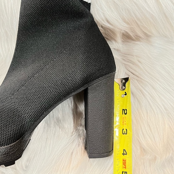 DKNY Black/White Logo Tessa Stretch Knit Chunky Rugged Heel Sock Fit Booties.NEW - Picture 7 of 9